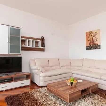 Nikolina St - Comfort Two Bedroom A1 * Split