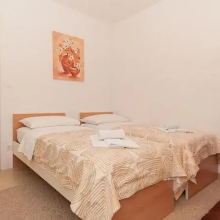 Nikolina St - Comfort Two Bedroom A1 Split
